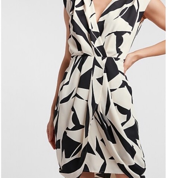 Express Abstract Black and Cream Mini Dress - Picture 2 of 7
